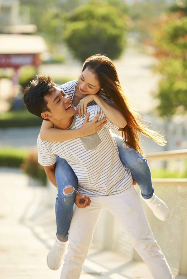 Les signes essentiels d'une amitié en amour : comprendre les émotions complexes