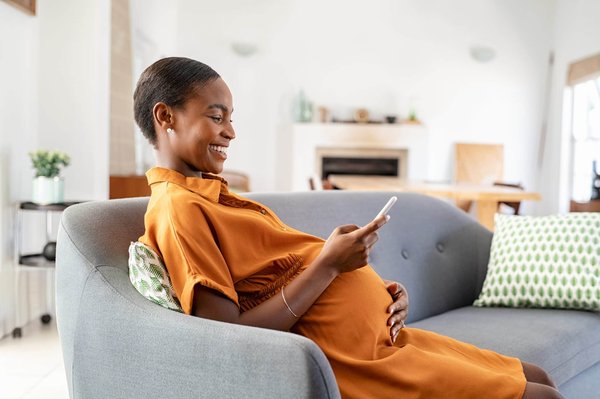 Femme enceinte et jeune maman : est-il possible d’utiliser des produits cosmétiques ?