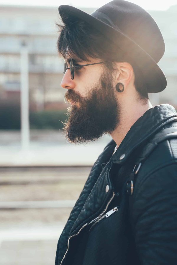 Boucles d'oreilles pour homme : les critères d'achat à retenir